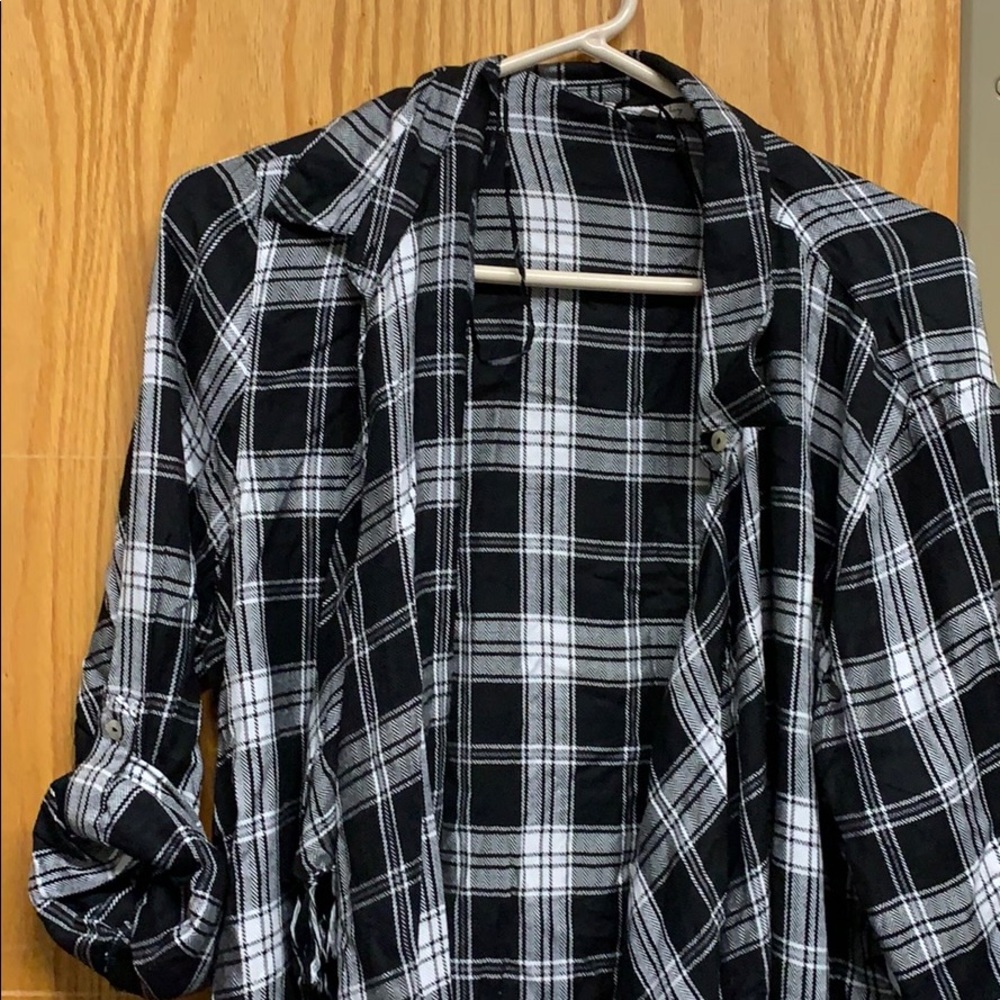 NWT Willow and Clay Plaid Fringe Top